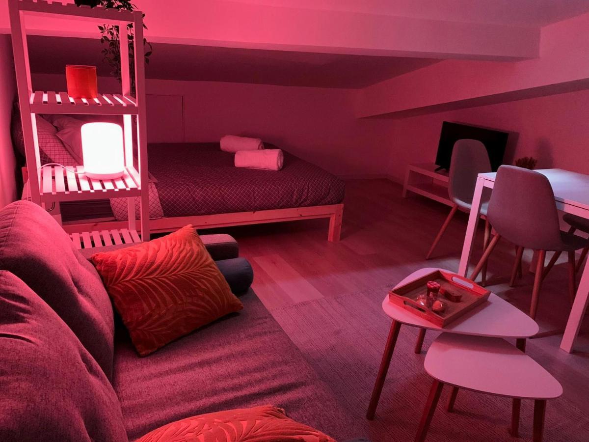 Appartement Studio avec Lumière d'ambiance - Proche Victoire à Bordeaux Extérieur photo